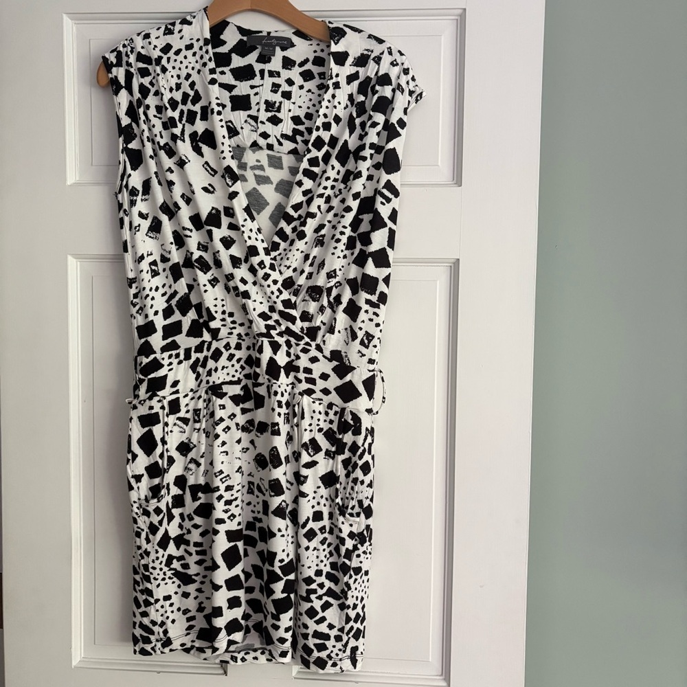 Forever 21 Black and White Geometric Spotted Dress Medium